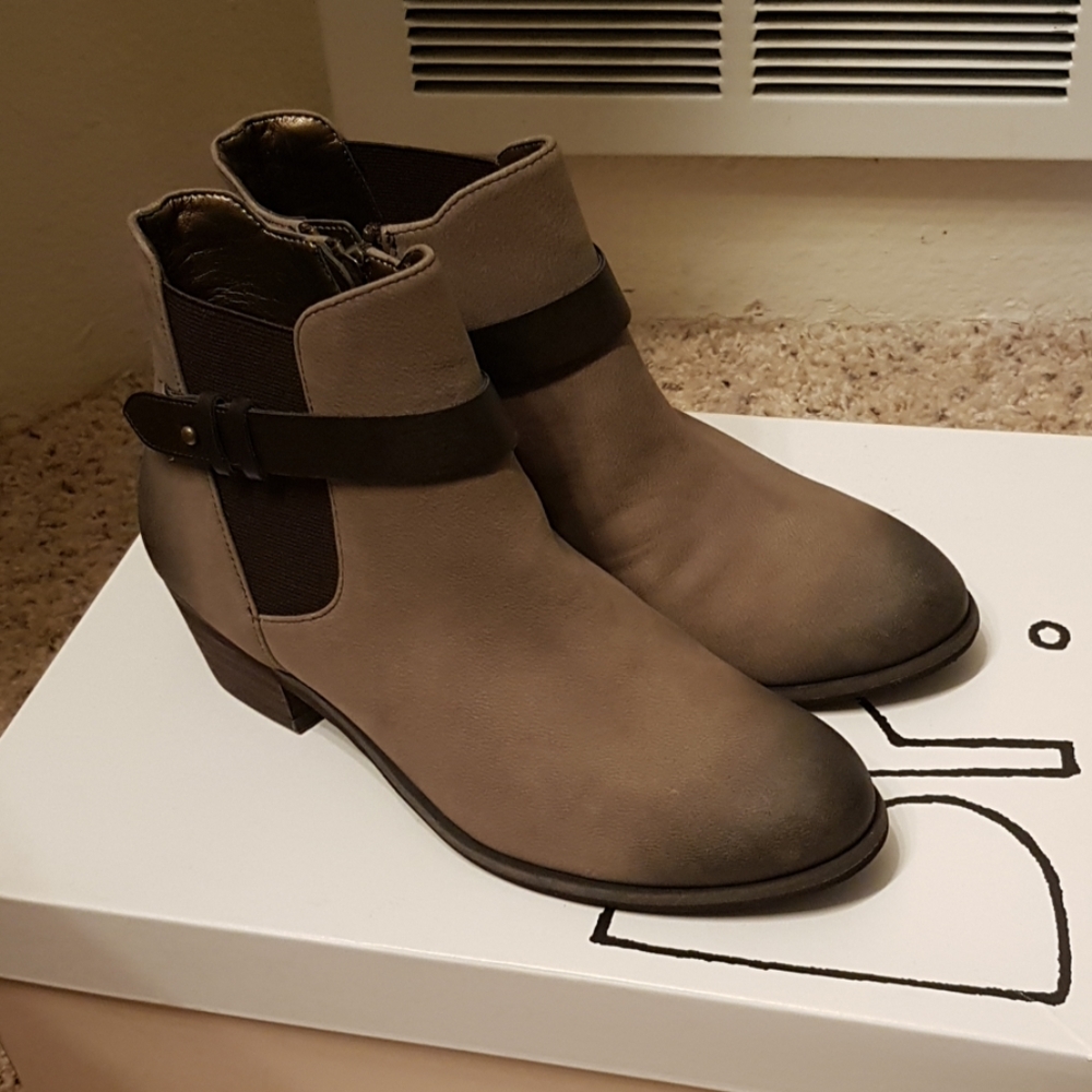 Boots grey brown suede bp size 5.5 daphne